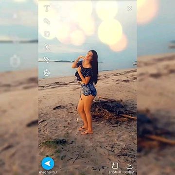 Alta branquinha magra olhos claros cabelo preto comprido